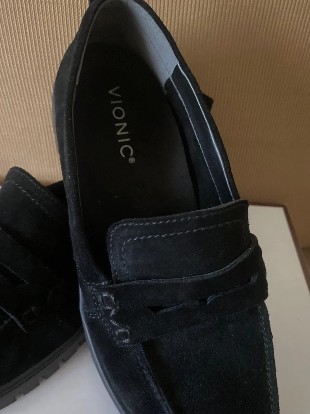 Vionic Suede Loafer. Like New 8 - Picture 2 of 6